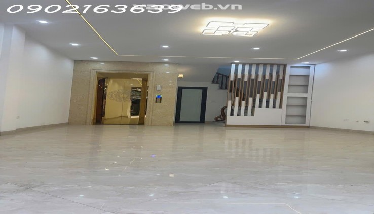 Bán nhà Trại Cá - Hai Bà Trưng, 45m2, nhà đẹp, thang máy giá cực sốc 11,9 tỷ