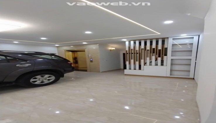 Bán nhà Trại Cá - Hai Bà Trưng, 45m2, nhà đẹp, thang máy giá cực sốc 11,9 tỷ