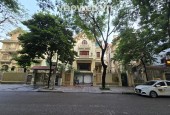 Biệt thự trung tâm bán đảo Linh Đàm gần hồ điều hòa, DT 254m2, 10 phòng ngủ, giá chỉ 6x tỷ