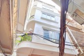 Phố Ngã Tư Sở diện tích 42 m, 5 tầng, 8 phòng ngủ, ngõ trước nhà 4 m, cách ô tô tránh 15 m, 2 mặt thoáng, nhà mới đẹp, kinh doanh tốt.Khu vực trung