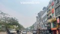 Nhà xây 10 năm mặt phố Hoàng Cầu - Lô góc - Mặt tiền rộng 6m - Ô tô thoải mái vào nhà