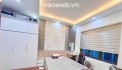 Phố Ngã Tư Sở diện tích 42 m, 5 tầng, 8 phòng ngủ, ngõ trước nhà 4 m, cách ô tô tránh 15 m, 2 mặt thoáng, nhà mới đẹp, kinh doanh tốt.Khu vực trung
