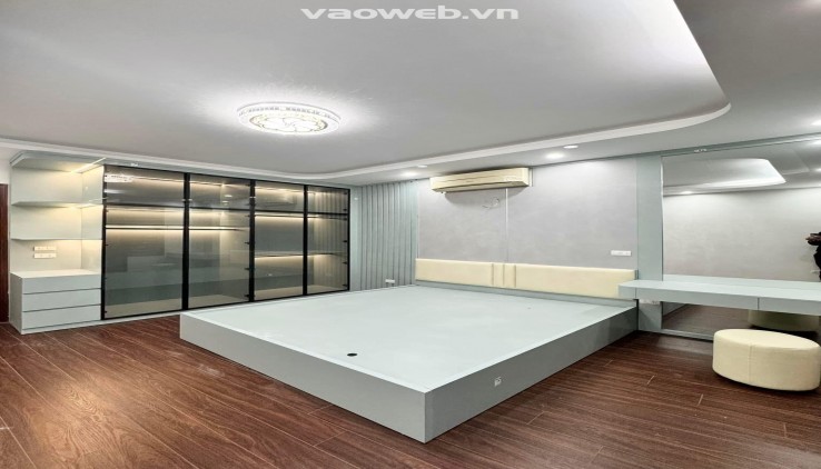 Nhà 5 tầng mới, 36m2, oto đỗ cửa, gần ĐH Kinh Tế - 0922565668