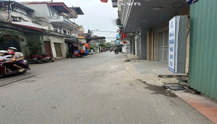 Chủ nhà cần tiền nên mới bán gấp nhà mặt đường Đông Mỹ- Thanh Trì, mt rộng, kinh doanh đỉnh.
