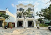 Nhà phố 3 lầu rất đẹp, khu dân cư vip đồng bộ, đường 12m. Nhà rộng gia đình ở thoải mái