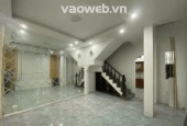 Cần bán nhà gấp phố Hồng Hà, có sân để xe, nhà thoáng, tiện ích đa dạng.